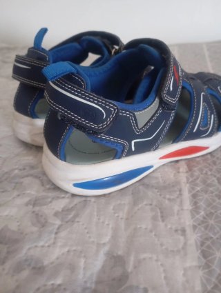 Sandalias niño azul y rojo