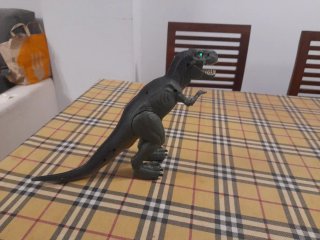 Figura dinosaurio con movimiento y sonido