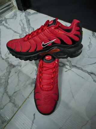 Zapatillas Nike Air Max Plus Rojas y Negras