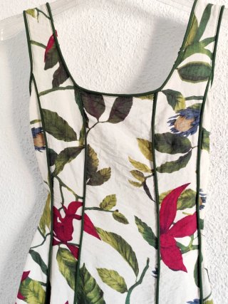 Vestido floral blanco y multicolor