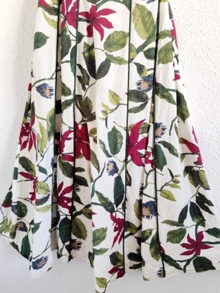 Vestido floral blanco y multicolor