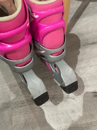 Patines en línea rosas y grises de niña