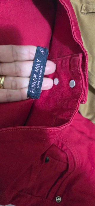 Pantalones pitillo levanta cola