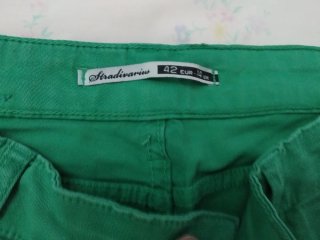 Pantalón verde Stradivarius