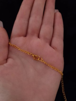 Cadena con colgante cruz dorada