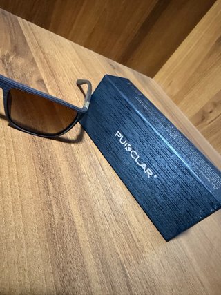 Gafas de sol grises y marrones