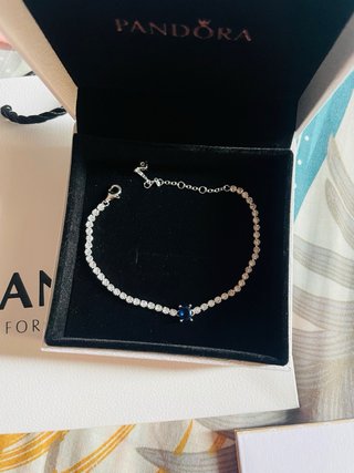 Pulsera Pandora con zafiro azul