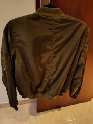 Chaqueta bomber verde con forro naranja