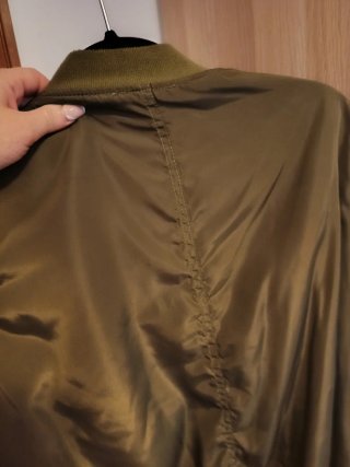 Chaqueta bomber verde con forro naranja