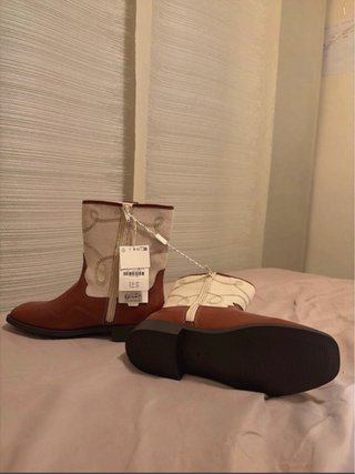 Botas camperas beige y marrón
