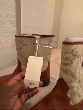 Botas camperas beige y marrón