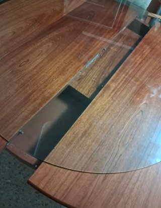 Mesa redonda de madera