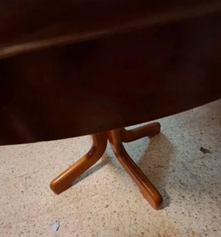 Mesa redonda de madera