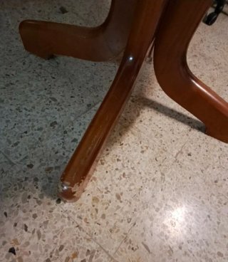 Mesa redonda de madera