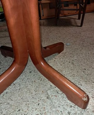 Mesa redonda de madera