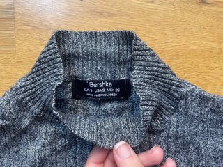 Jersey Bershka cuello alto gris