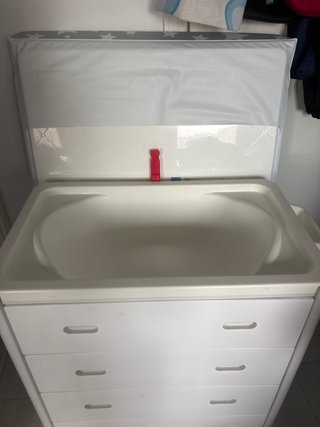 Cambiador bebé con bañera y cajones