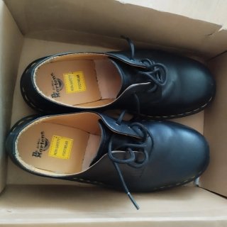 Dr. Martens Puntera de Acero Negra