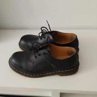Dr. Martens Puntera de Acero Negra
