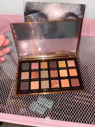 Paleta Huda Beauty Empowered