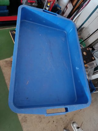 Cubeta de plástico azul
