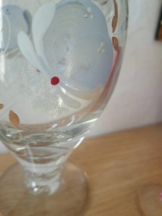 Juego de vino cristal pintado.