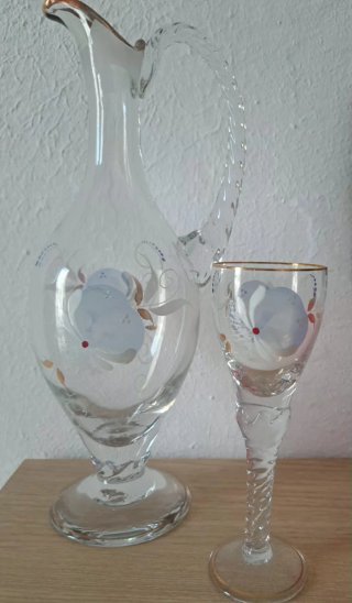 Juego de vino cristal pintado.