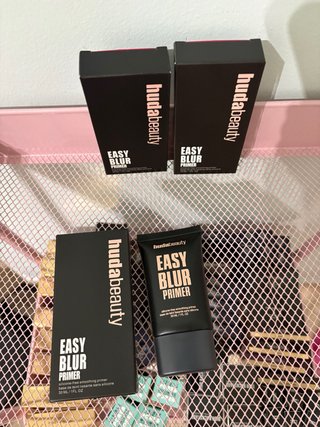 Huda Beauty Easy Blur Primer