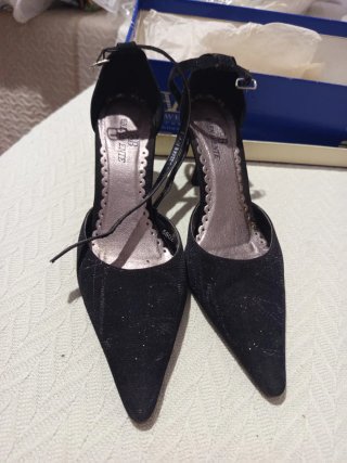 Zapato tacón negro brillo talla 37