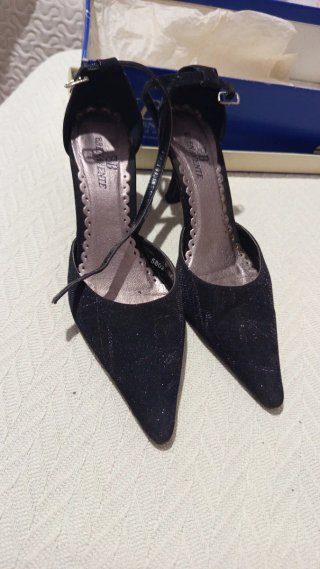 Zapato tacón negro brillo talla 37