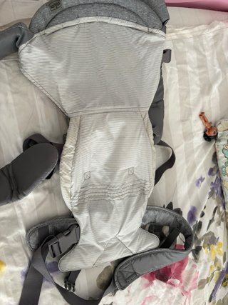 Mochila Portabebés Chicco Hip Seat Gris