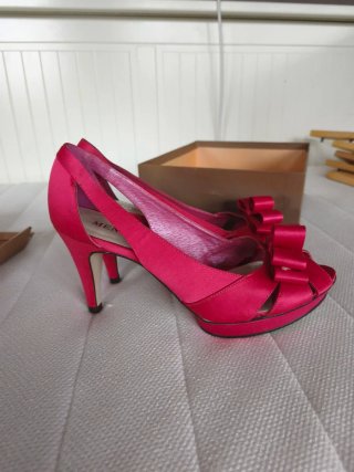 Conjunto bolso y zapatos fiesta MENBUR fucsia