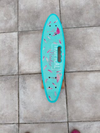 Skate turquesa con agarre central