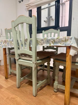 Mesa y 4 Sillas Comedor