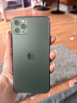 iPhone 11 Pro Max con protectores