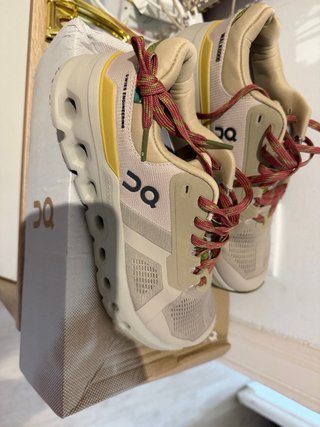 On Running Beige/Rosa Zapatillas Nuevas