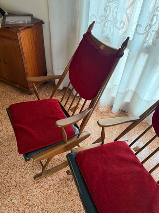 2 Mecedoras de diseño de madera maciza, vintage