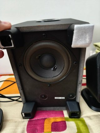 Altavoces 2.1 Logitech X-210 (Para reparar)