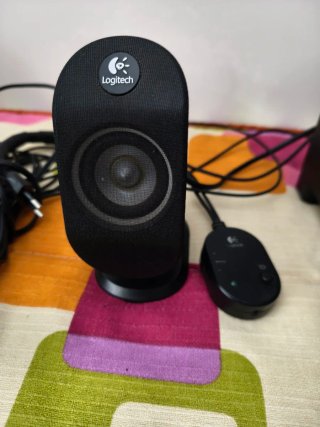 Altavoces 2.1 Logitech X-210 (Para reparar)