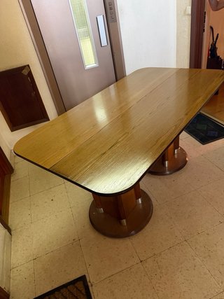 Mesa de comedor de madera