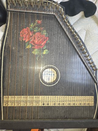 Guitarra Cítara con rosas