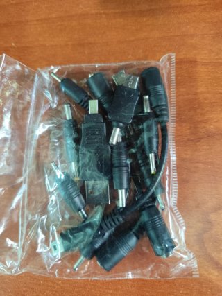 Lote cargadores y cables varios, valizas,