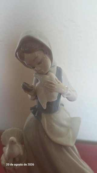 Figura porcelana Lladro niña paloma