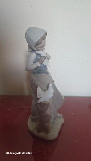 Figura porcelana Lladro niña paloma