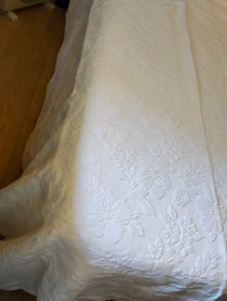 Colcha Zara Home flores relieve nueva