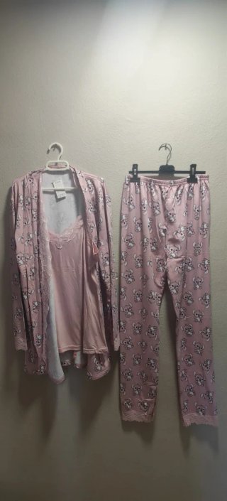 Pijama rosa con estampado de Stitch