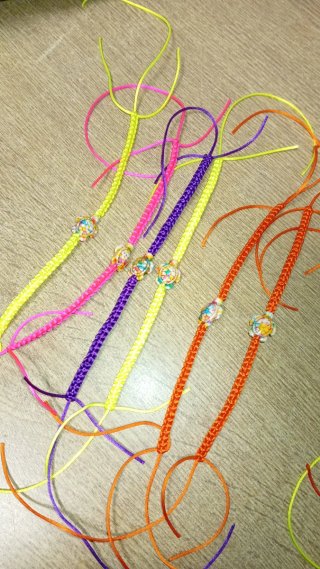 Pulseras de tortugas de colores