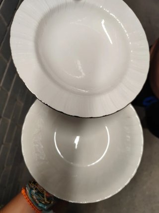 Vajilla de porcelana con borde plateado