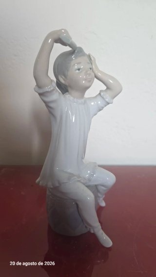 Figura porcelana Lladro niña tambor