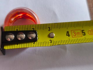 Anillo naranja con diseño de flor